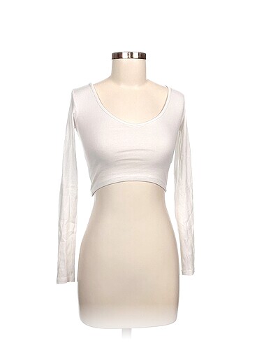 Pull and Bear T-shirt %70 İndirimli.