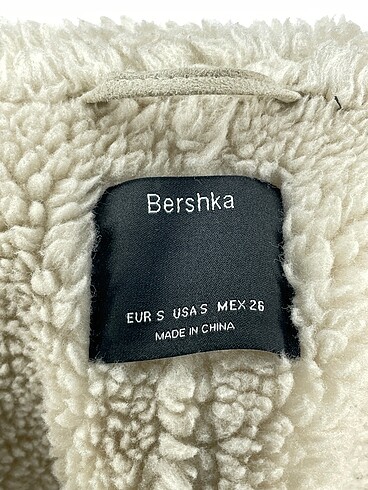 s Beden beyaz Renk Bershka Deri Ceket %70 İndirimli.