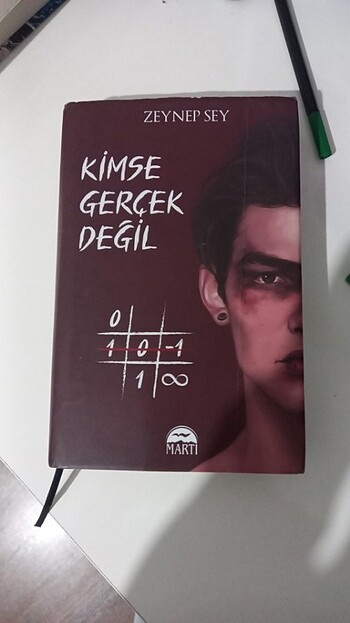 Kimse Gerçek Deiğil