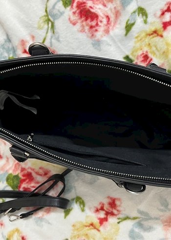 Stradivarius Siyah Omuz Çantası - Görsel 3