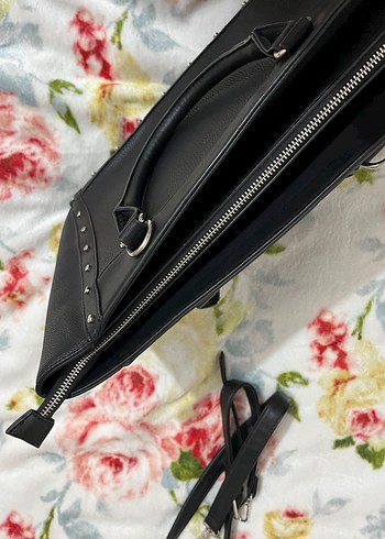 Stradivarius Siyah Omuz Çantası - Görsel 2