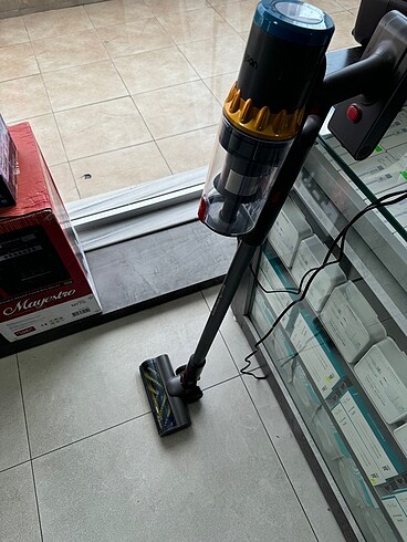 Dyson v15