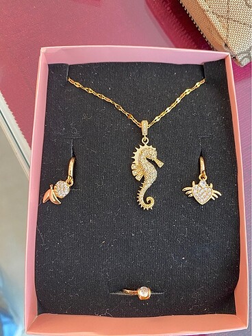 Accessorize Sürpriz hediye kutusu