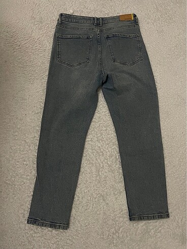 42 Beden Stradivarius jean