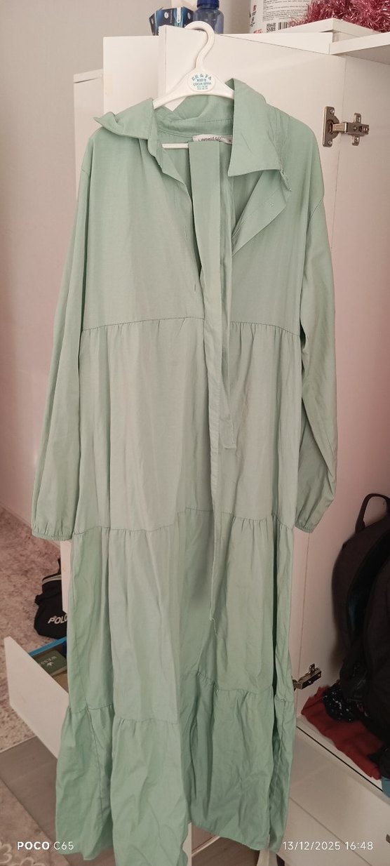 Düğmeli bel bağlamalı tesettür elbise - Görsel 2