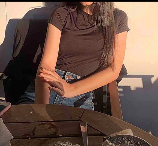 Siyah tişört