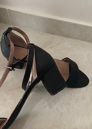 Diğer Siyah Kadın Topuklu Sandalet, Tokalı