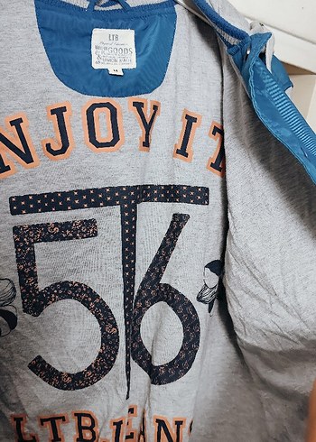 Gri Kapüşonlu Erkek - Görsel 3