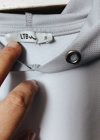 Beyaz Kapüşonlu Erkek Tişörtü - Görsel 3