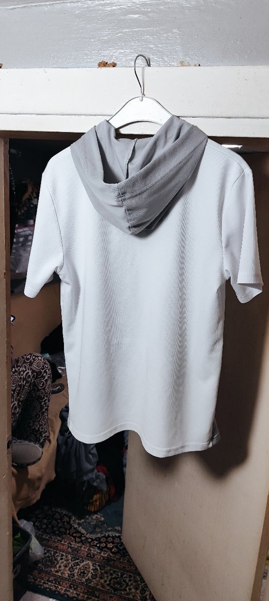 Beyaz Kapüşonlu Erkek Tişörtü - Görsel 2