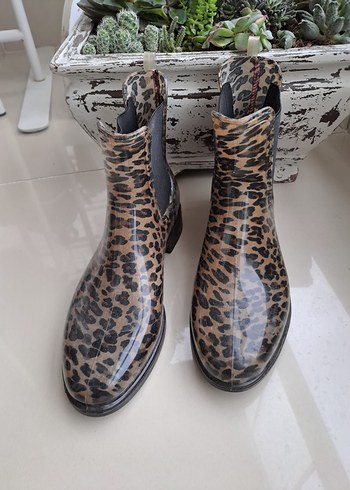 Leopar Desenli Kahverengi Yağmurluk Kadın Bot