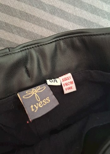 Tyess Düğmeli Siyah Deri şort etek
