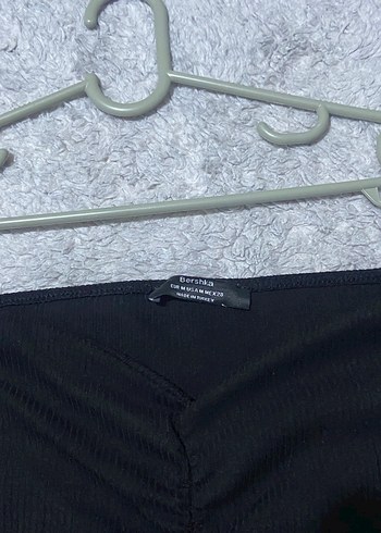 Bershka Düğmeli Siyah Keten Bluz, Tekne Yaka, Uzun Kollu