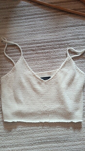 Krem renk crop