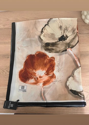 Bej ve Gri Çiçek Desenli Tablo vual ipek - Görsel 2