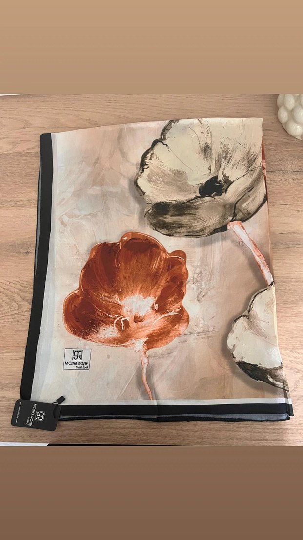 Bej ve Gri Çiçek Desenli Tablo vual ipek - Görsel 2