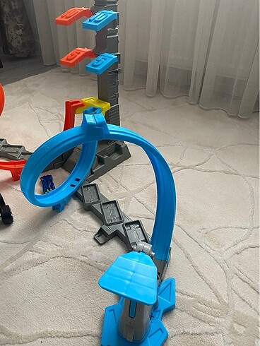 Beden Hot wheels dikey uçuş heyecanı seti