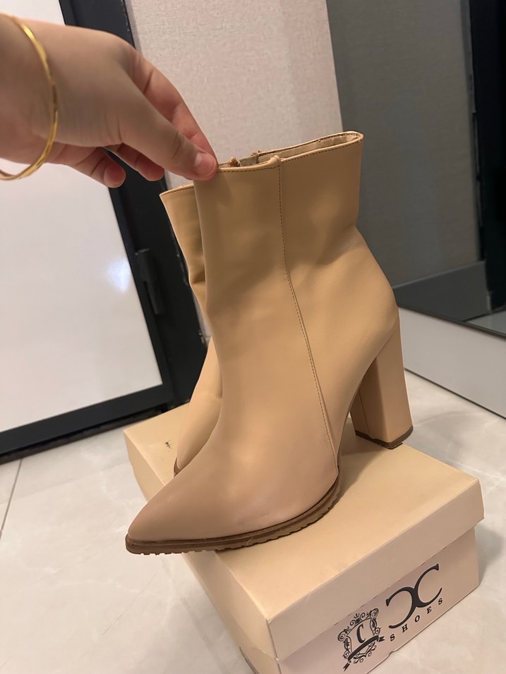 Bej Deri Kadın Topuklu Bot - Görsel 3