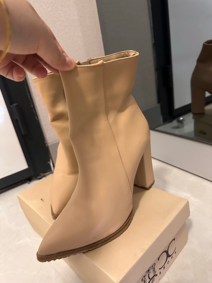 Bej Deri Kadın Topuklu Bot - Görsel 2