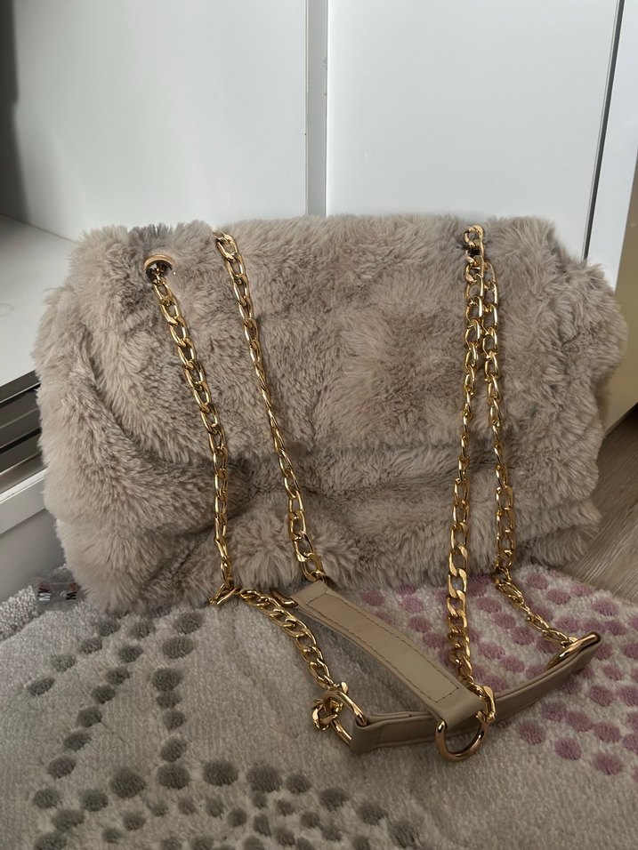 Gri Yılan Desenli Kürklü Altın Renk Zincirli Kadın Çantası - Görsel 3