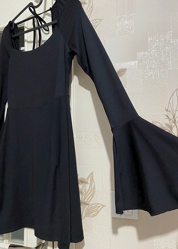 V Yaka Siyah Gotik Midi Elbise - Görsel 4