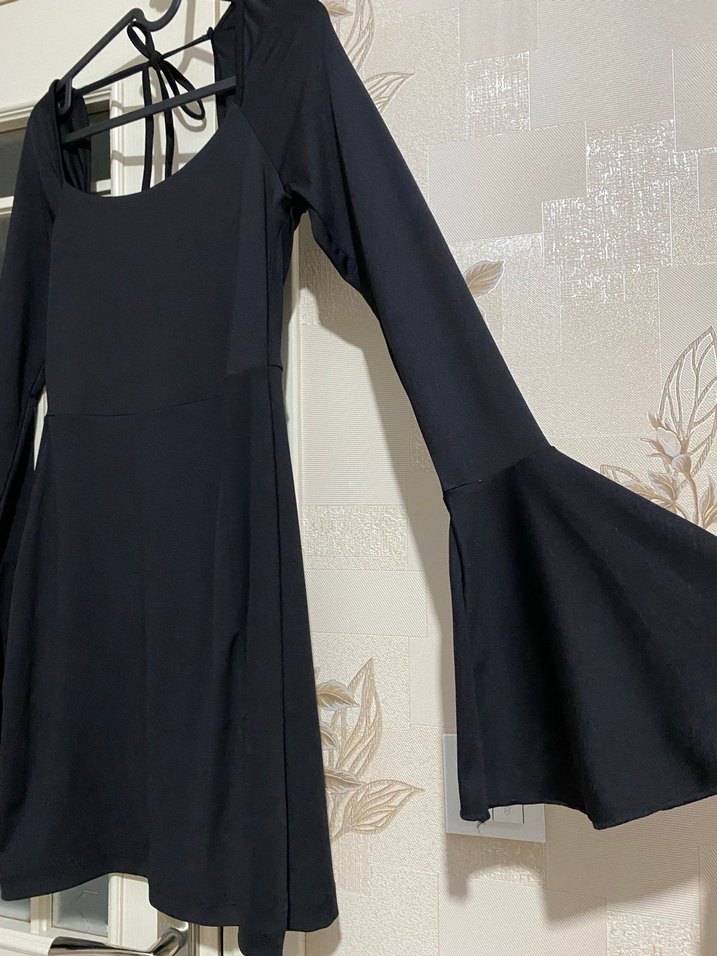 V Yaka Siyah Gotik Midi Elbise - Görsel 4