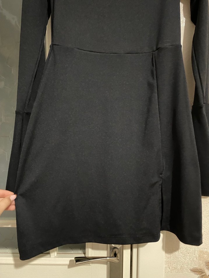 V Yaka Siyah Gotik Midi Elbise - Görsel 5