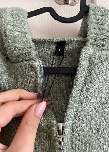 Yeşil Kapüşonlu Örgü Kadın Hırka - Görsel 3