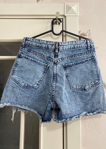Kadın Mavi Bol Kesim Yırtık Mini Denim Şort - Görsel 2