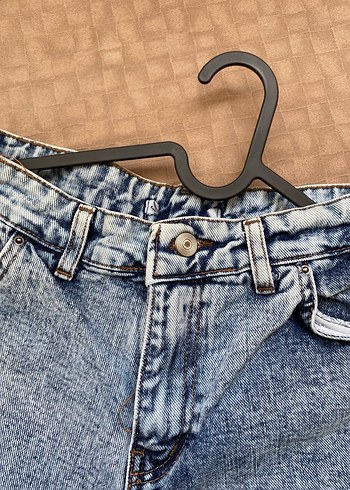 Kadın Mavi Bol Kesim Yırtık Mini Denim Şort - Görsel 3