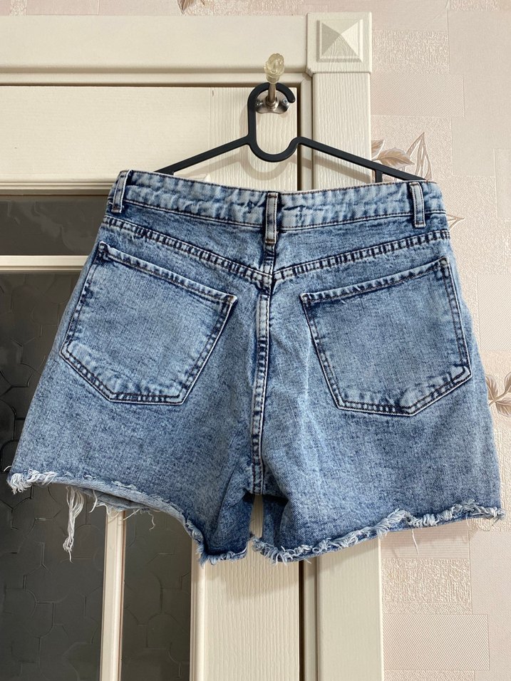 Kadın Mavi Bol Kesim Yırtık Mini Denim Şort - Görsel 2