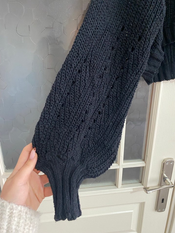 Siyah Örgü V Yaka Salaş Hırka - Görsel 3