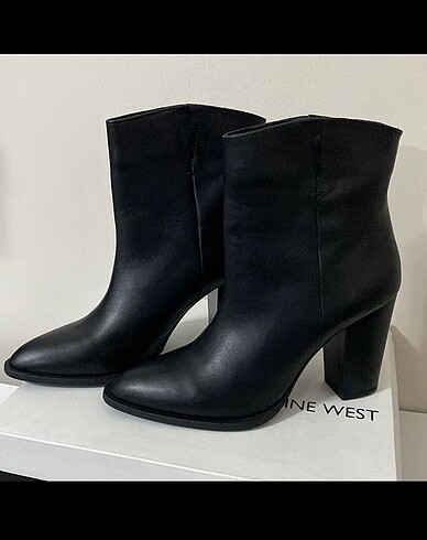 Nine west bot