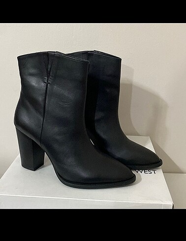37 Beden Nine west bot