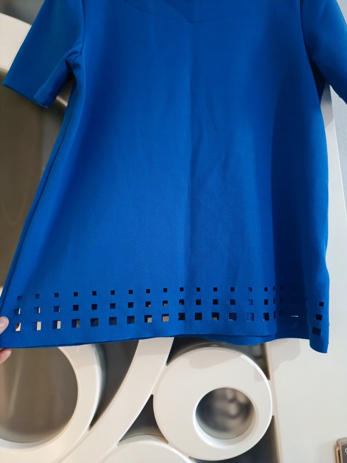 Mavi Mini Tişörtü, Kısa Kollu, Slit Detaylı bluz - Görsel 2