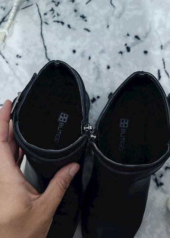 Siyah Deri Tokalı Kadın Bot - Görsel 5