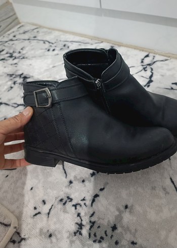 Siyah Deri Tokalı Kadın Bot - Görsel 4