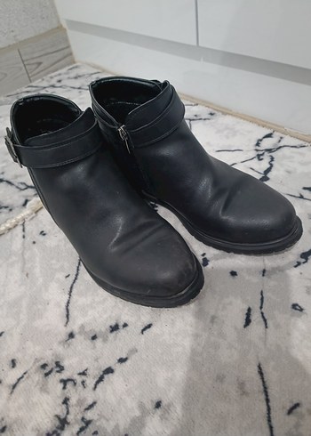 Siyah Deri Tokalı Kadın Bot - Görsel 6