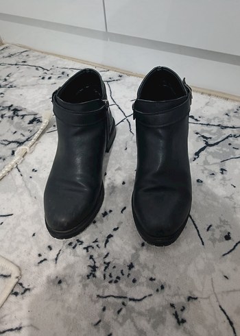 Siyah Deri Tokalı Kadın Bot - Görsel 2