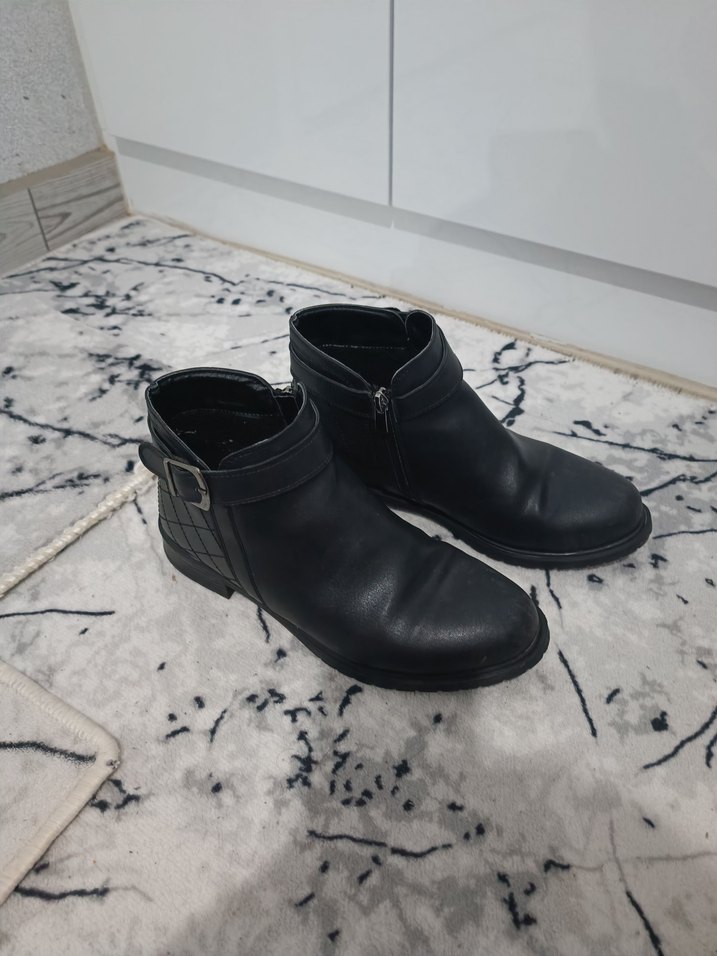 Siyah Deri Tokalı Kadın Bot - Görsel 3