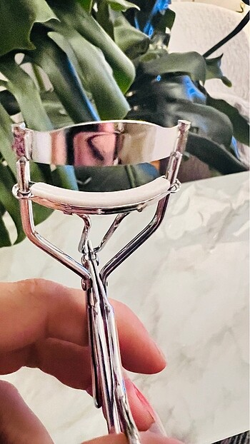 Diğer Kirpik kırıcı