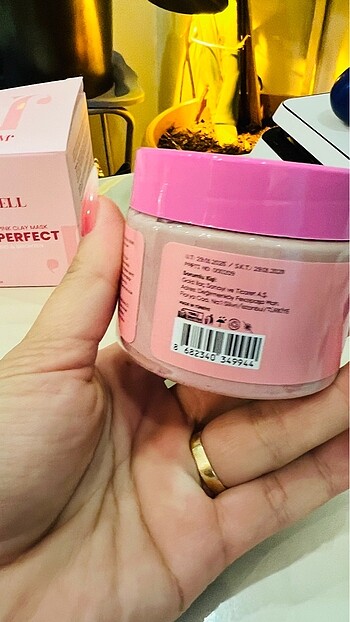 Beden Pembe maske