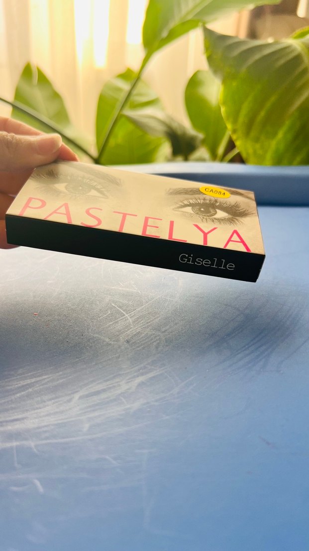 Bej Pastel Takma Kirpikler - Görsel 4