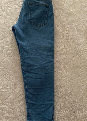 9 Yaş Beden Boy uzunluğu 82 cm Lastikli pantolon yeni gibi