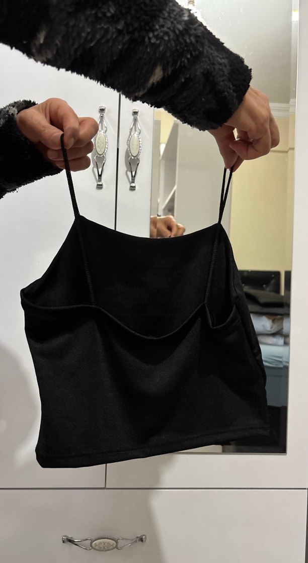 Kadın siyah ip askılı crop yırtmaçlı etek takım - Görsel 4