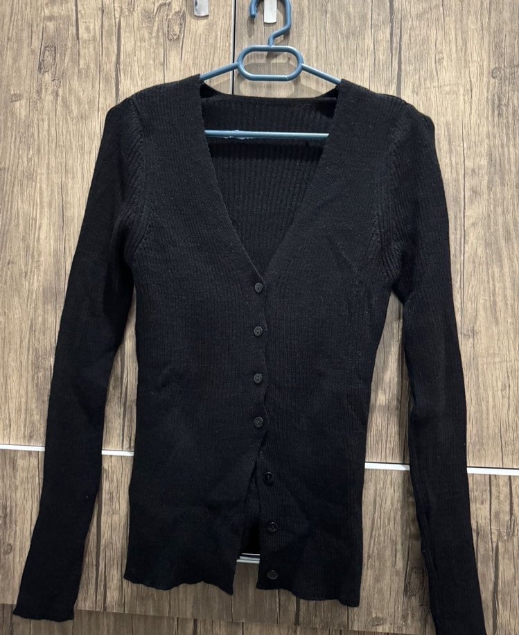 tymlla Siyah V Yaka Düğmeli Kadın Hırka - Görsel 3