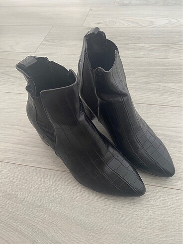 Zara Topuklu bot