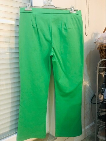 38 Beden yeşil Renk Zara hafif ispanyol paça pantolon