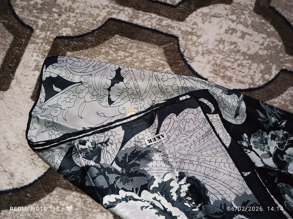 Gri İpek Dokulu eşarp Aker - Görsel 2