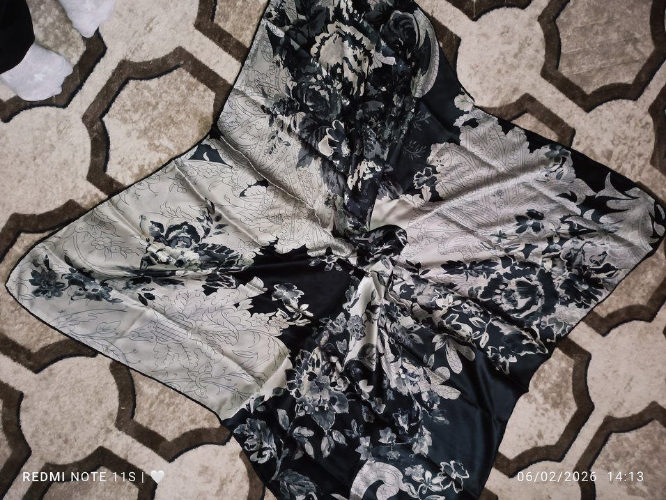 Gri İpek Dokulu eşarp Aker - Görsel 3